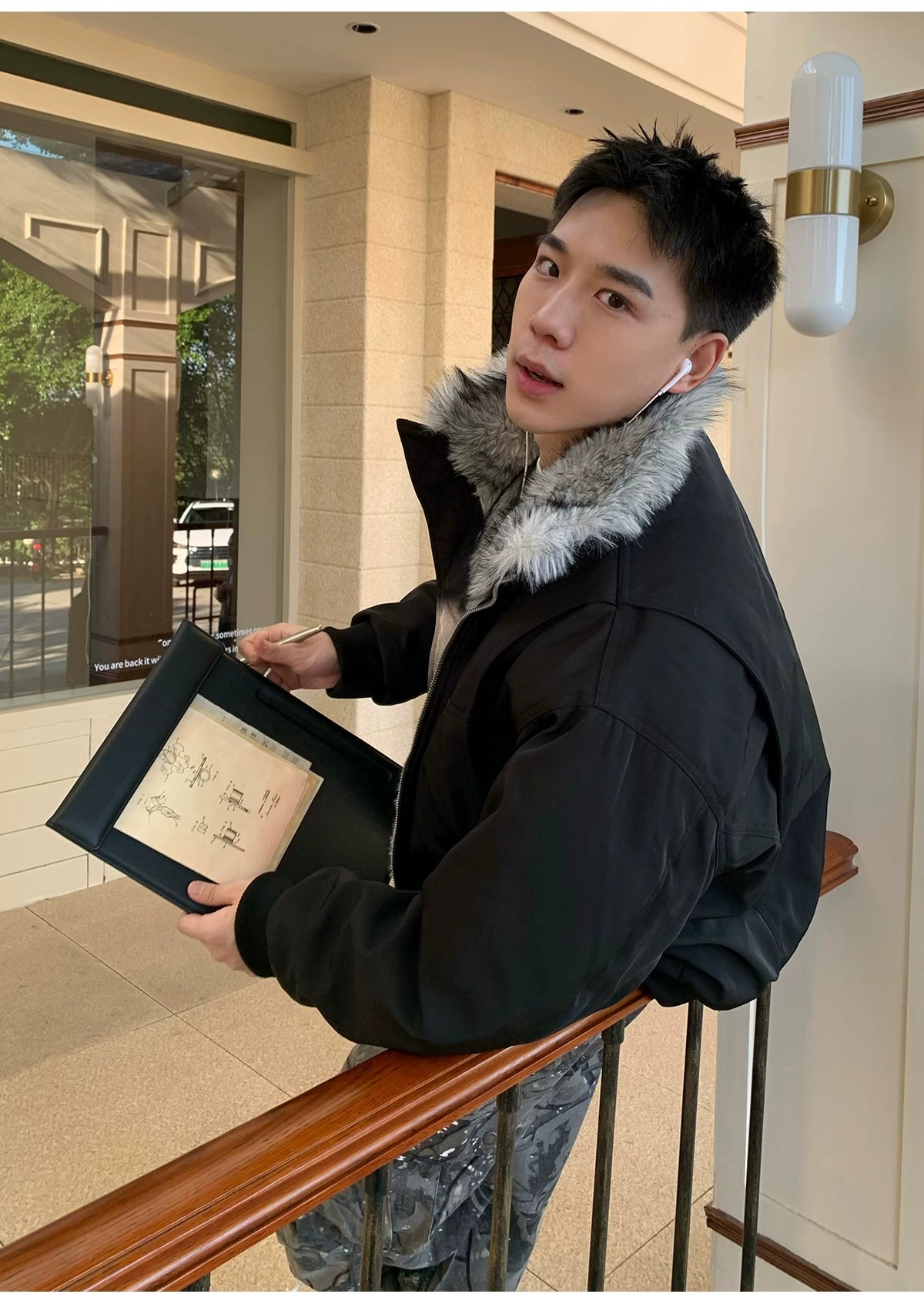 Giacca con collo in pelliccia intagliata R1DGE